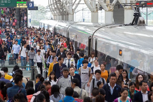 Crowd Chinese Passengers Walk Trains Exit Nanjing Railway Station National — Stock Photo, Image