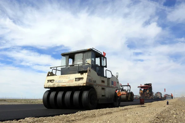 Rodillos Carretera Asfalto Nivel Pavimentado Autopista Jingxin Beijing Xinjiang Construcción — Foto de Stock