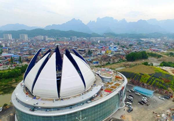 Aerial view of the world's largest transparent-domed bar under construction in Zhangjiajie city, central China's Hunan province, 5 September 2016 — Stock Image Aerial View World Largest Transparent Domed Bar Construction Zhangjiajie City Royalty Free Stock Images