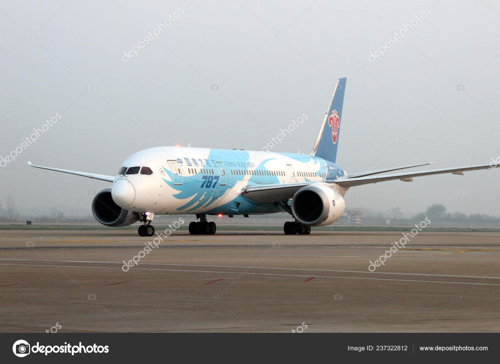 Пассажирский Самолет Boeing 787 Dreamliner Такси China Southern.
