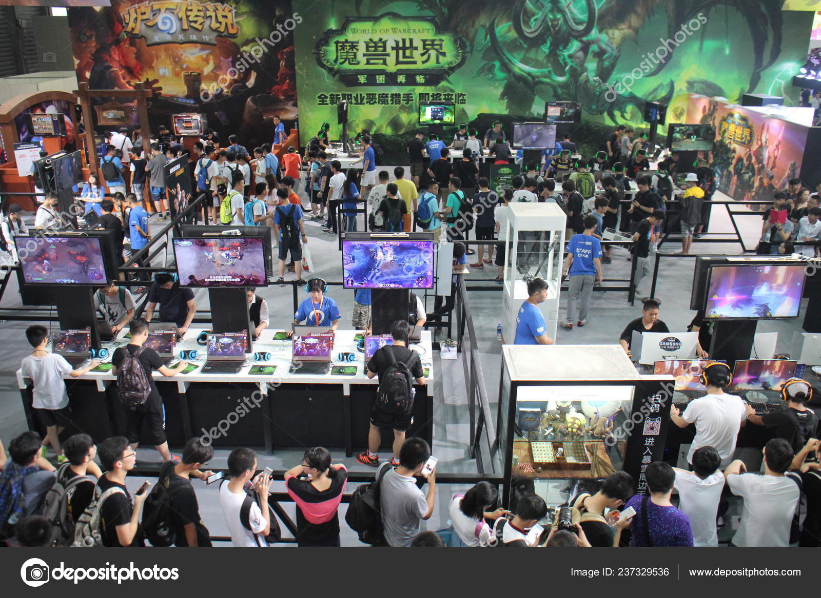 Посещение Стенда World Warcraft Hearthstone Компании Blizzard.
