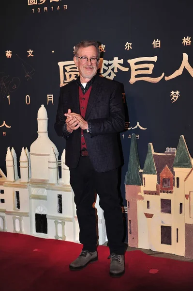 Der Amerikanische Regisseur Steven Spielberg Kommt Auf Den Roten Teppich — Stockfoto