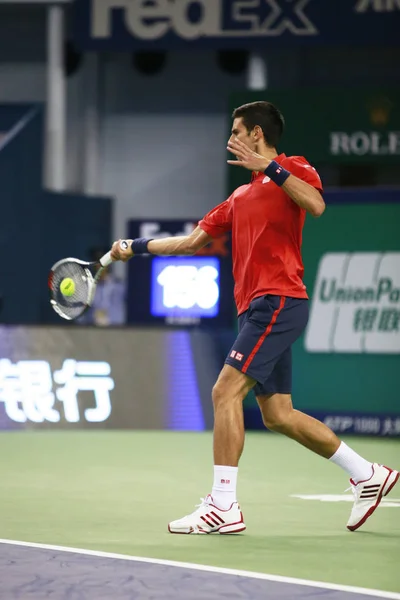 Novak Djokovic Serbii Zwraca Strzał Fabio Fognini Włoch Drugim Meczu — Zdjęcie stockowe