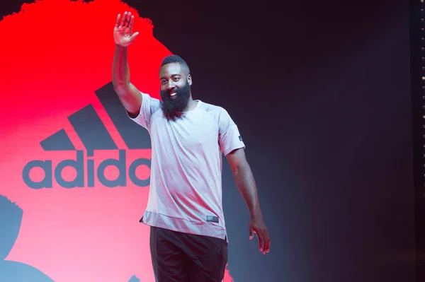 Nba Ster James Harden Vormt Tijdens Een Promotiecampagne Voor Adidas — Stockfoto