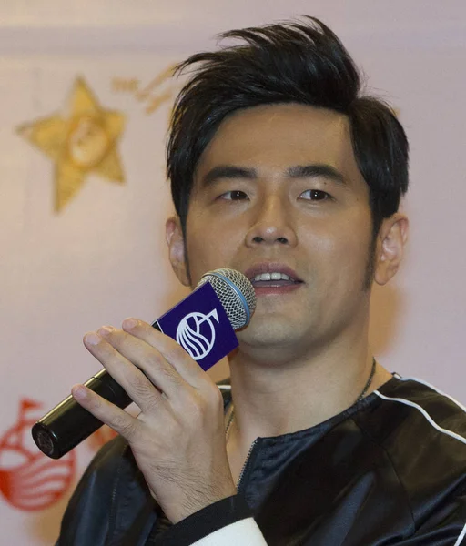 Taiwanesischer Sänger Und Schauspieler Jay Chou Beantwortet Eine Frage Auf — Stockfoto