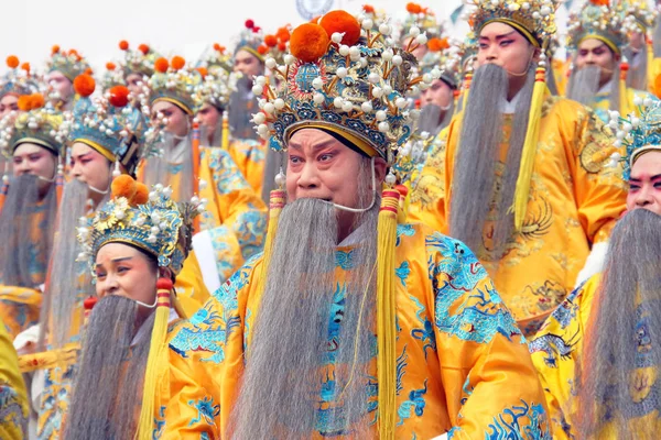 Artistas Fans Ópera China Usando Túnicas Imperiales Actúan Para Establecer —  Fotos de Stock