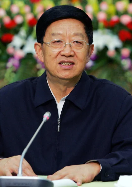 2008年6月3日 时任中共云南省委书记的恩培在中国西南云南省昆明市的一次会议上讲话 — 图库照片