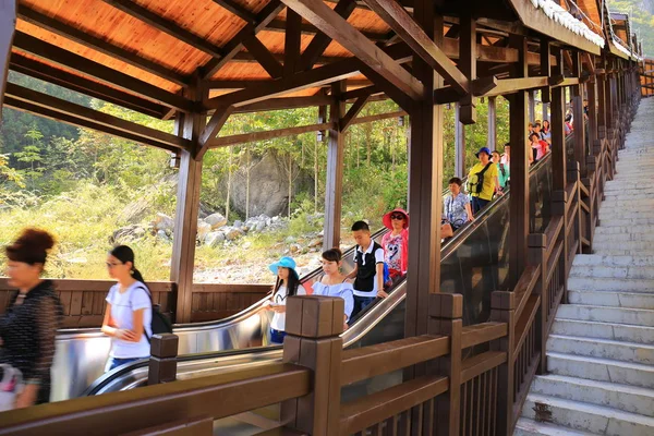 Turistas Tomam Escada Rolante Mais Longa Mundo Grand Canyon Enshi — Fotografia de Stock