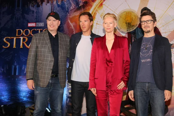 Från Höger Amerikansk Filmregissör Scott Derrickson Brittisk Skådespelerska Tilda Swinton — Stockfoto