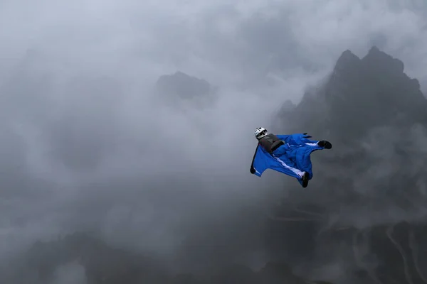 Летчица Уингсьюта Эллен Бреннан Сша Участвует Квалификации World Wingsuit League — стоковое фото