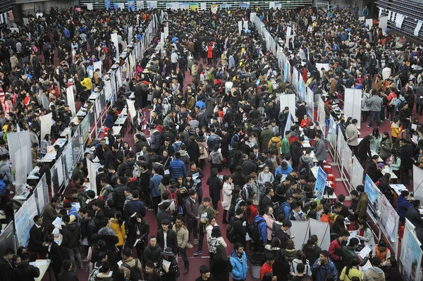 Chinesische Absolventen Und Studenten Drängen Sich Während Einer Jobmesse Einer — Stockfoto