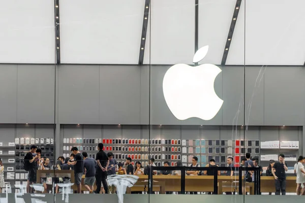 Customers Queue Buy Iphone Smartphones Apple Store Guangzhou City South — Stock Photo, Image