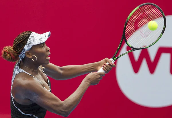 Venus Williams Amerika Birleşik Devletleri Bir Atış Için Risa Ozaki — Stok fotoğraf