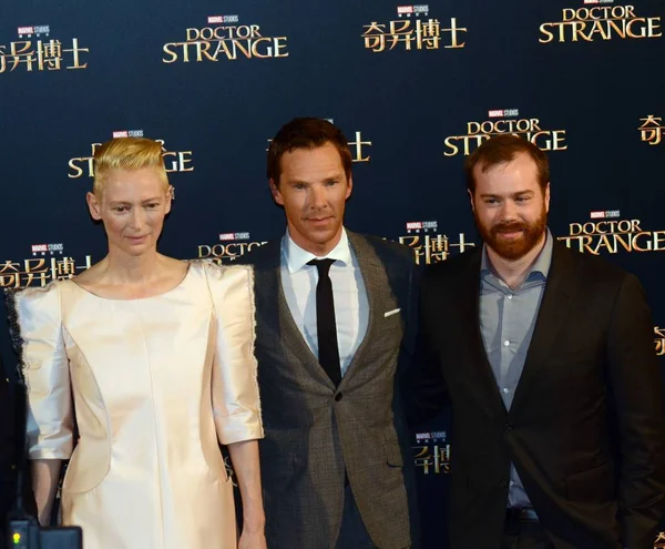 Brittiska Skådespelerskan Tilda Swinton Vänster Och Skådespelaren Benedict Cumberbatch Center — Stockfoto