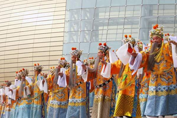 Chinese Opera Artists Fans Wearing Imperial Robes Perform Set New — Stock Photo, Image