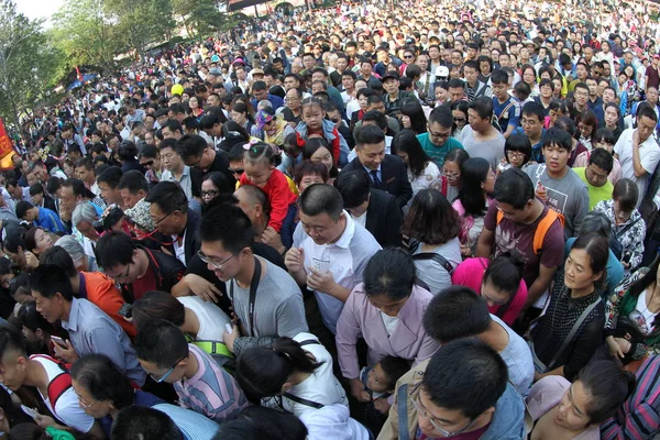 Turistas Lotam Huangcheng Xiangfu Solar Imperador Kangxi Dinastia Qing Durante — Fotografia de Stock