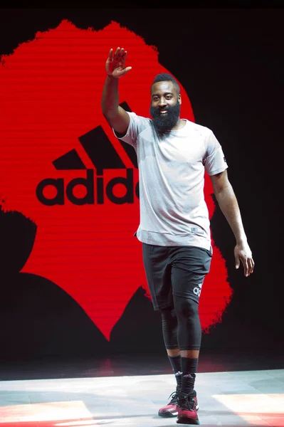Nba Ster James Harden Vormt Tijdens Een Promotiecampagne Voor Adidas — Stockfoto