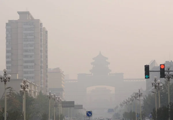 Veduta Della Stazione Ferroviaria Pechino Ovest Smog Pesante Pechino Cina — Foto Stock