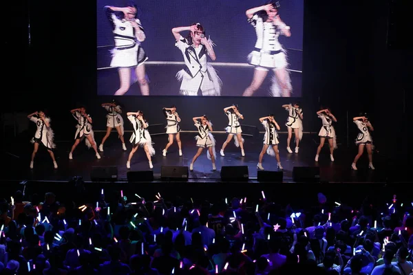 Členové Japonského Dívčího Dívčí Skupiny Morning Musume Provádět Během Jejich — Stock fotografie
