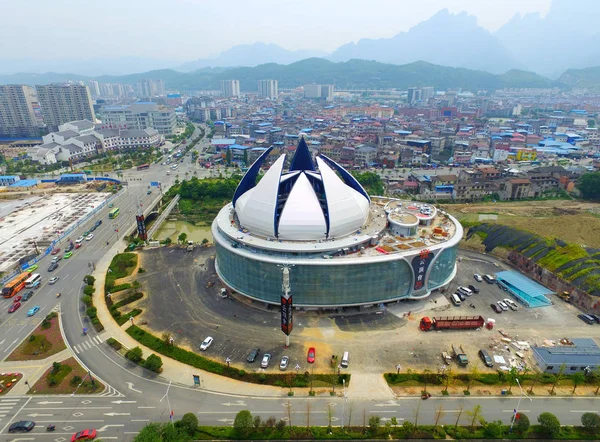 Luftaufnahme Der Weltweit Größten Bar Mit Transparenter Kuppel Der Stadt — Stockfoto