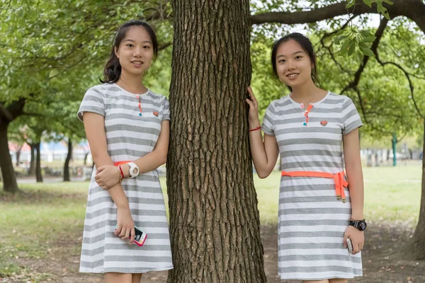 Niñas Gemelas Chinas Jiang Yichun Jiang Yijie Posan Campus Universidad —  Fotos de Stock