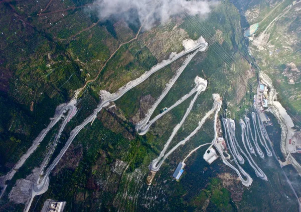 Letecký Pohled Kilometrovnou Silnici Ohyby Klikatí Dálnici Kanga Jihozápadní Čínské — Stock fotografie