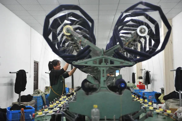 Жінка Китайського Працівника Ручками Виробництво Пряжі Текстильній Фабриці Ханчжоу Східна — стокове фото