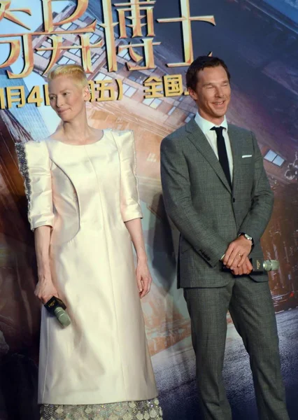 Brittiska Skådespelerskan Tilda Swinton Vänster Och Skådespelaren Benedict Cumberbatch Närvara — Stockfoto