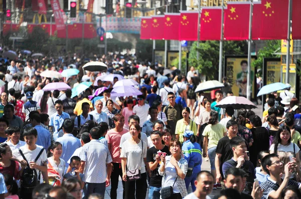 Turister Folkmassan Gågatan Nanjing Road Semester Nationaldagen Shanghai Kina Oktober — Stockfoto