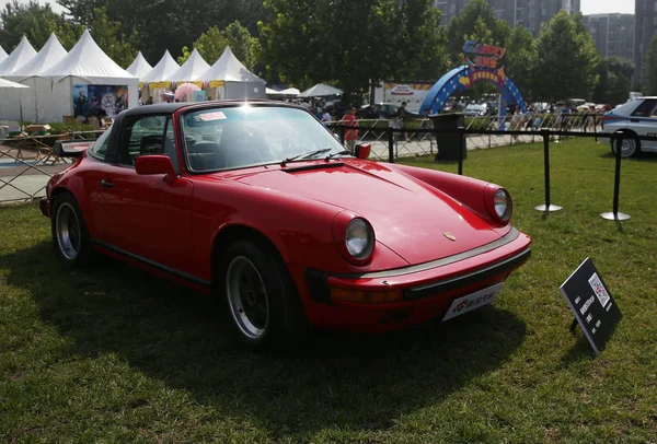 Carro Vintage Porsche Está Exibição Durante Uma Feira Veículos Vintage — Fotografia de Stock