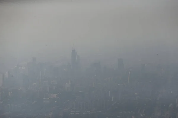 Edificios Gran Altura Ven Vagamente Fuerte Smog Beijing China Octubre —  Fotos de Stock
