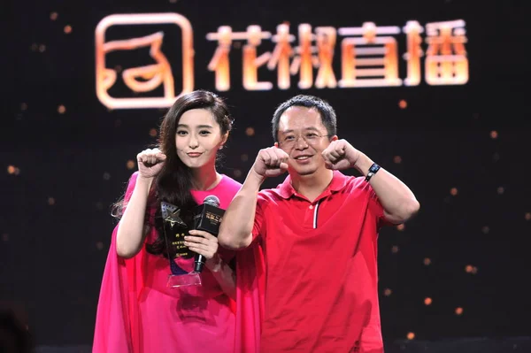 Čínská Herečka Fan Bingbing Vlevo Zhou Hongyi Zakladatel Předseda Představenstva — Stock fotografie
