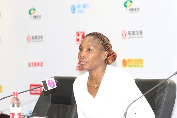 Venus Williams Stanów Zjednoczonych Uczęszcza Konferencji Prasowej Pokonaniu Schmiedlova Rosji — Zdjęcie stockowe