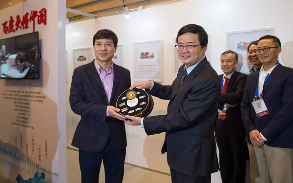 Robin Yanhong Esquerda Presidente Ceo Baidu Posa Para Fotos Durante — Fotografia de Stock