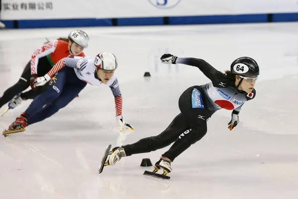 Die Japanische Eisschnellläuferin Sumire Kikuchi Vorne Startet Den 500M Vorläufen — Stockfoto