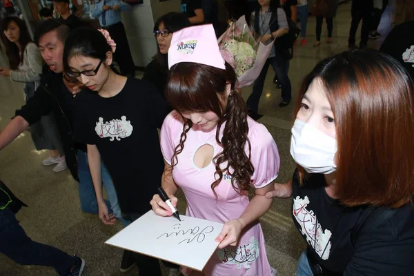Japanese Actress Suzukawa Ayane Pictured Arriving Taipei Taoyuan International Airport — Stock Photo, Image