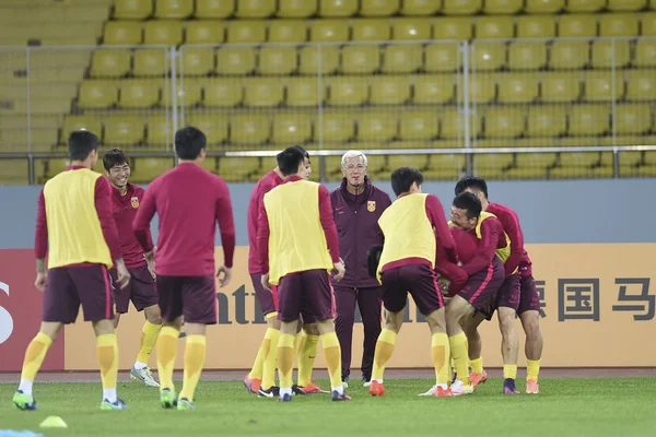 Cheftrainer Marcello Lippi Hinten Der Chinesischen Männer Fußballnationalmannschaft Dirigiert Seine — Stockfoto