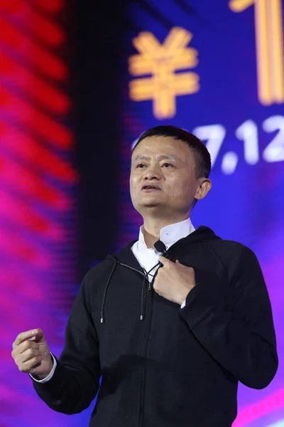 Jack Yun Presidente Alibaba Group Pronuncian Discurso Frente Una Pantalla —  Fotos de Stock