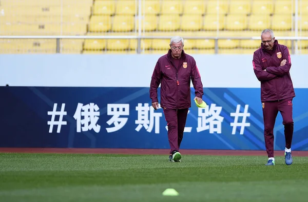 Глава Тренер Марчелло Ліппі Зліва Його Помічника Китайський Національний Футбол — стокове фото