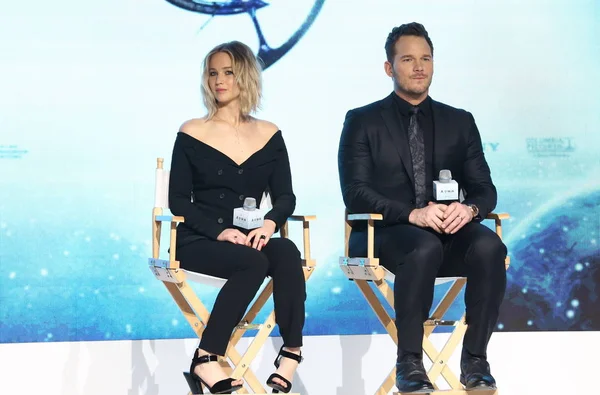 Actrice Jennifer Lawrence Links Acteur Chris Pratt Wonen Een Persconferentie — Stockfoto