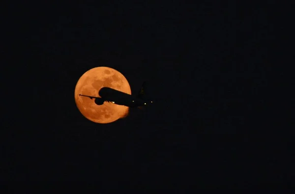 Jet Plane Flies Supermoon Xiamen City Southeast China Fujian Province — Stock Photo, Image