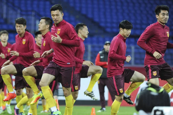 Giocatori Della Nazionale Cinese Calcio Maschile Allenano Durante Una Sessione — Foto Stock