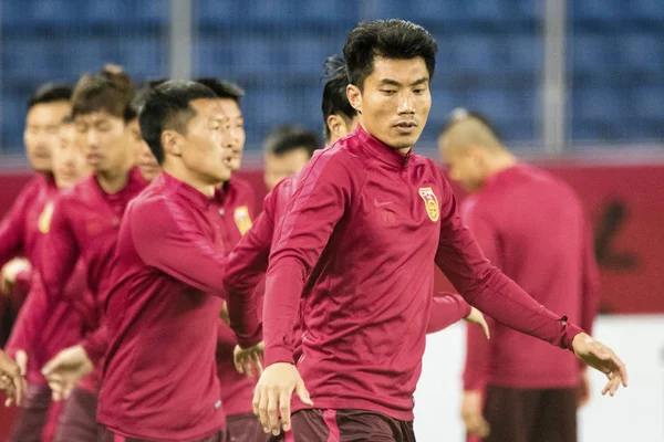 Παίκτες Της Ομάδας Ποδοσφαίρου Της Κινεζικής Εθνικής Ανδρών Ασκούν Κατά — Φωτογραφία Αρχείου