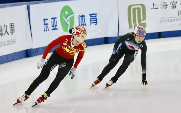 2016年12月9日 在中国上海的2016年世界杯短道速滑赛上 日本滑冰选手渡边美智子 参加女子500米热身赛 — 图库照片
