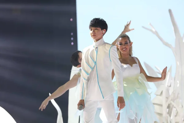 Roy Wang Wang Yuan Chinese Boy Group Tfboys Performs Gala — Stock Photo, Image