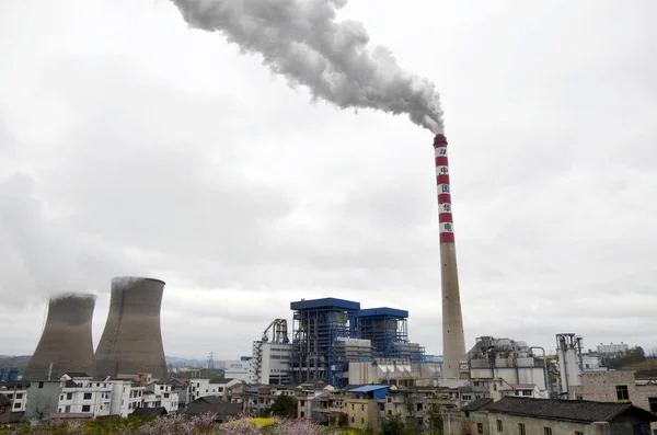 Une Cheminée Libère Fumée Dans Une Centrale Charbon Tongren Dans — Photo