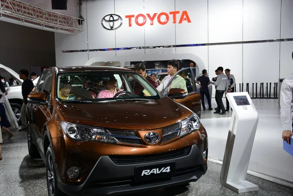 Toyota Rav4 Está Exhibición Durante Una Exhibición Automática Ciudad Shenzhen — Foto de Stock