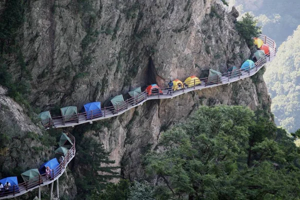 View Tents Set Backpackers Walkway Edge 1700 Meter Cliff Laojun — стоковое фото