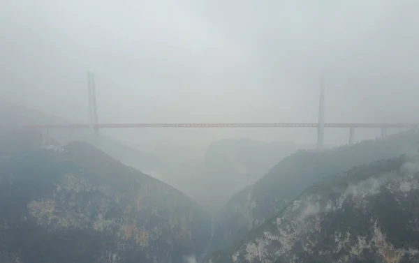 Vista Geral Ponte Beipanjiang Ponte Mais Alta Mundo Sobre Desfiladeiro — Fotografia de Stock