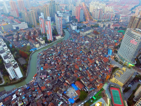 Uma Vista Aérea Uma Favela Com Casas Antigas Xangai China — Fotografia de Stock